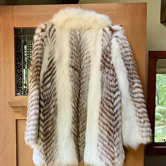 ESTATE SALE gorgeous and perfect condition Silver Fox and Badger coat - Picture 2 of 2